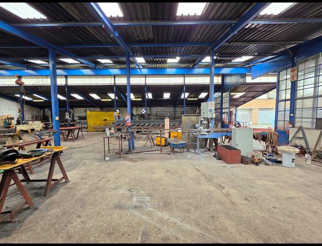 1,673M² WAREHOUSE FOR SALE IN BOOYSENS
